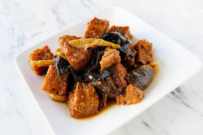 Kao-Fu with Stewed Mushrooms & Peanuts 四喜烤麩